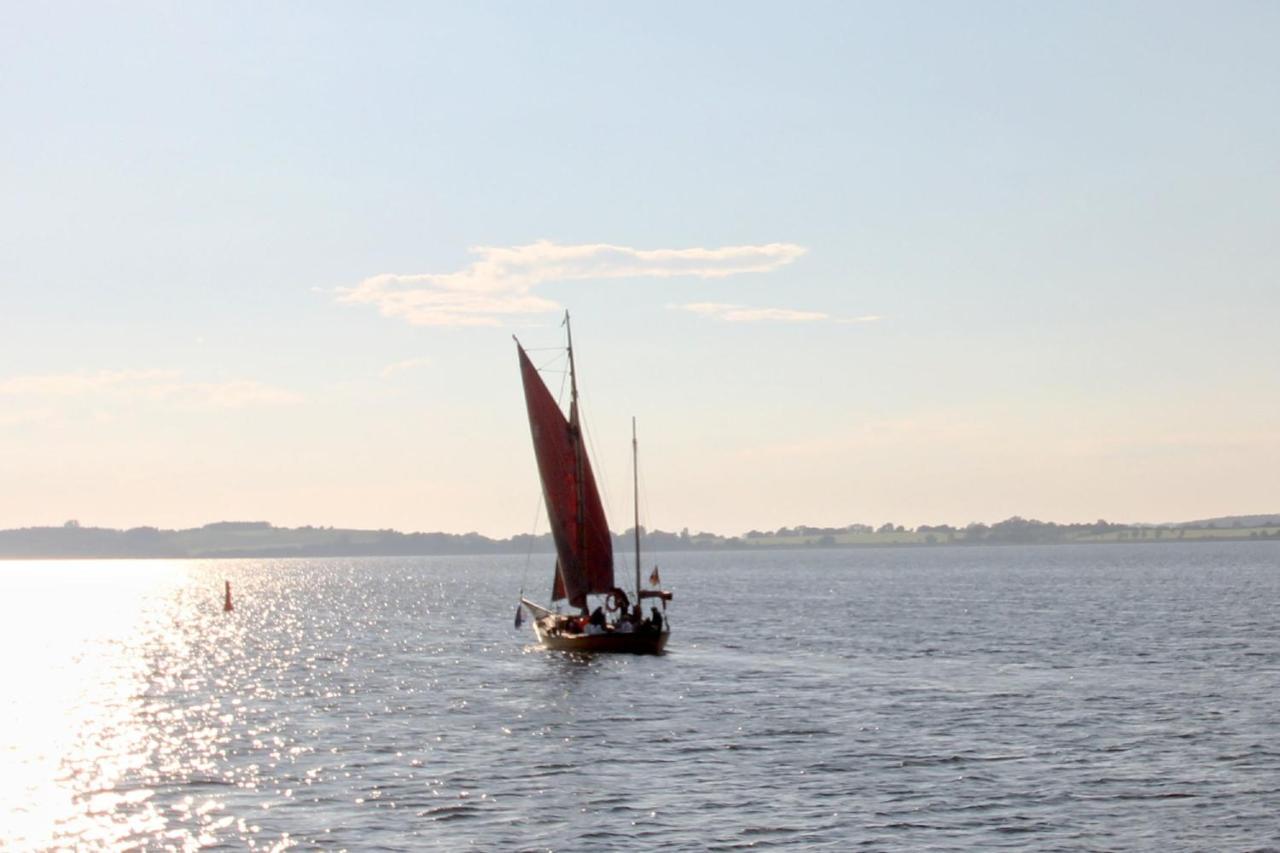 Strandnah Mit Balkon, Gratis Nutzung Vom Ahoi Erlebnisbad Und Sauna In Sellin - Strandhaus Moenchgut Fewo21 Lobbe Exterior foto