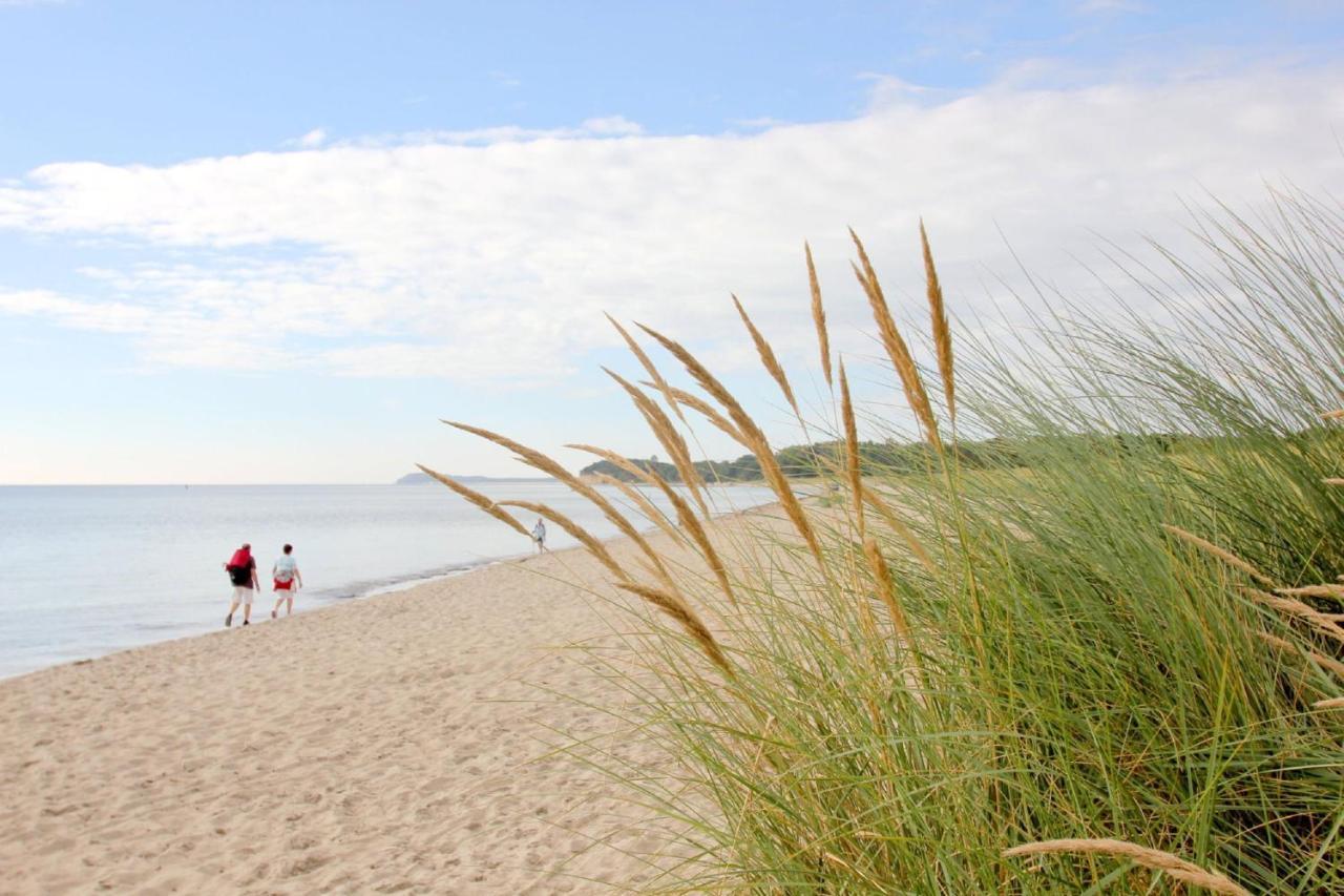 Strandnah Mit Balkon, Gratis Nutzung Vom Ahoi Erlebnisbad Und Sauna In Sellin - Strandhaus Moenchgut Fewo21 Lobbe Exterior foto